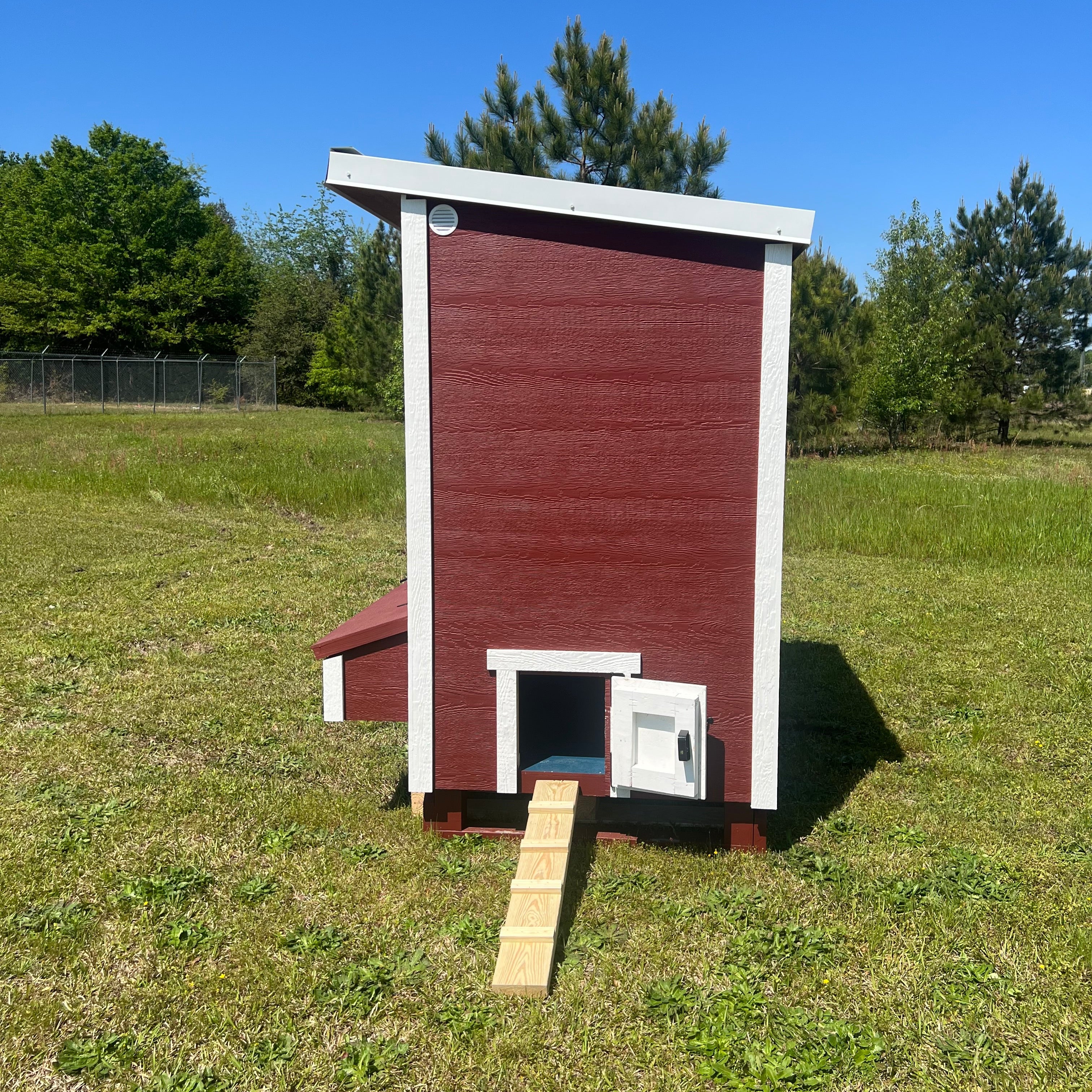 Walk-In Chicken Coop - Up to 18 Chickens